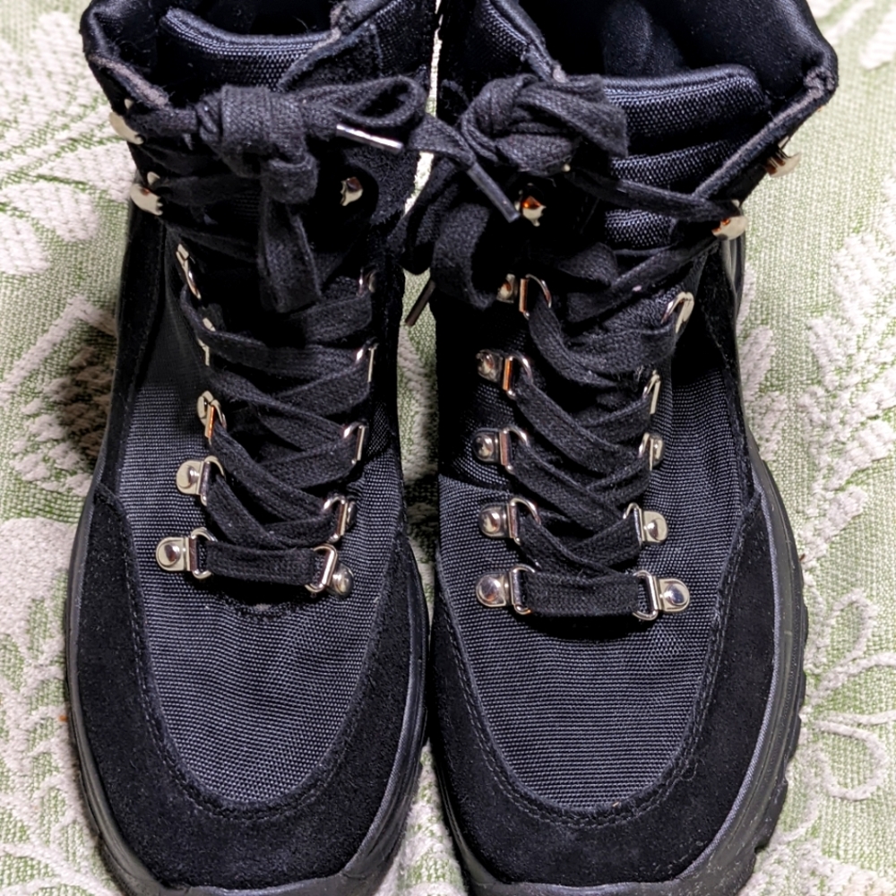 Steve Madden Riland Chunky Y2K Platform Bootie Ankle Boots Size 8.5